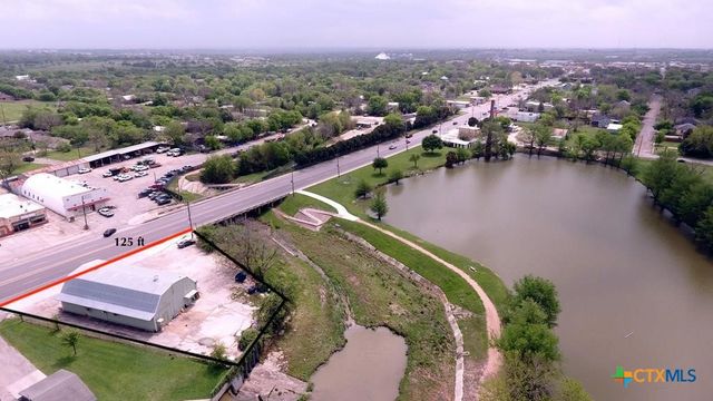 1425 N Main Street, Taylor, TX 76574