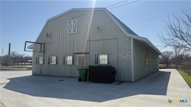 1425 N Main Street, Taylor, TX 76574