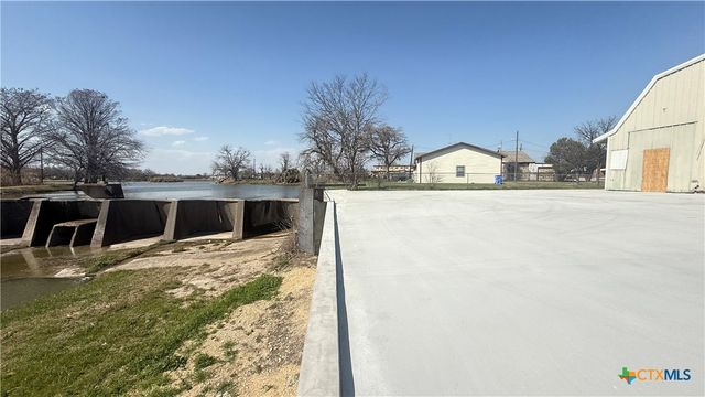 1425 N Main Street, Taylor, TX 76574