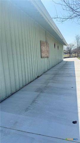1425 N Main Street, Taylor, TX 76574