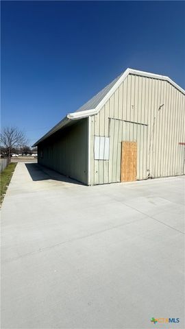 1425 N Main Street, Taylor, TX 76574