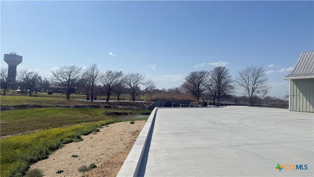 1425 N Main Street, Taylor, TX 76574