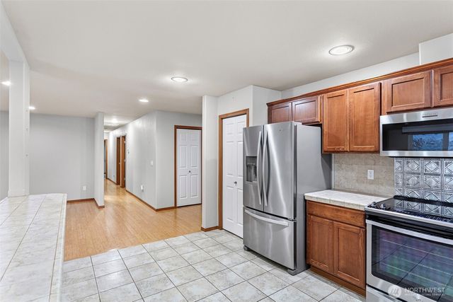 2487 S Flower Avenue, Port Orchard, WA 98366