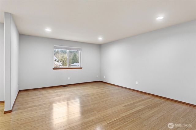 2487 S Flower Avenue, Port Orchard, WA 98366