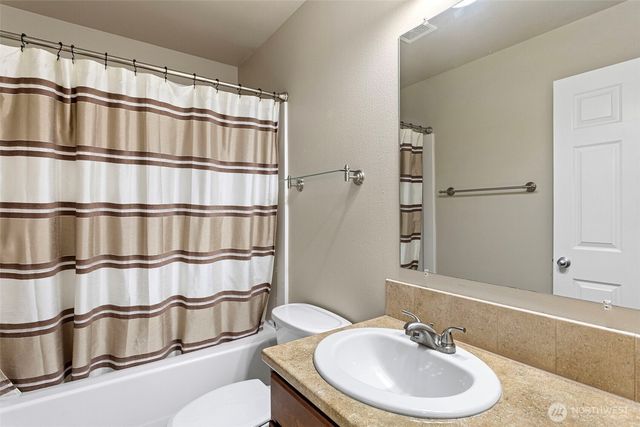 2487 S Flower Avenue, Port Orchard, WA 98366