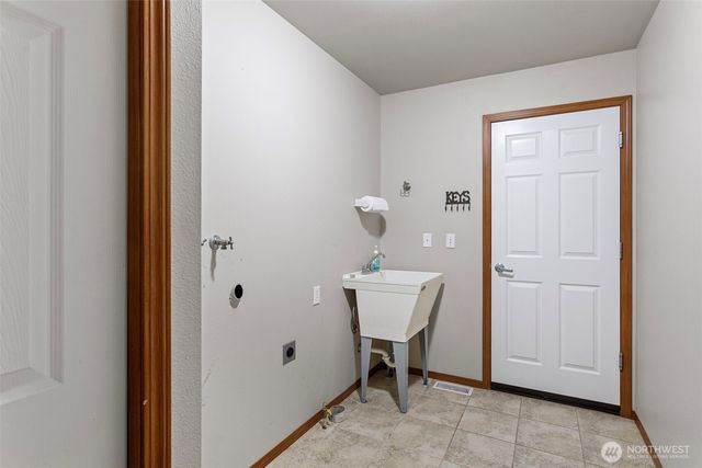 2487 S Flower Avenue, Port Orchard, WA 98366