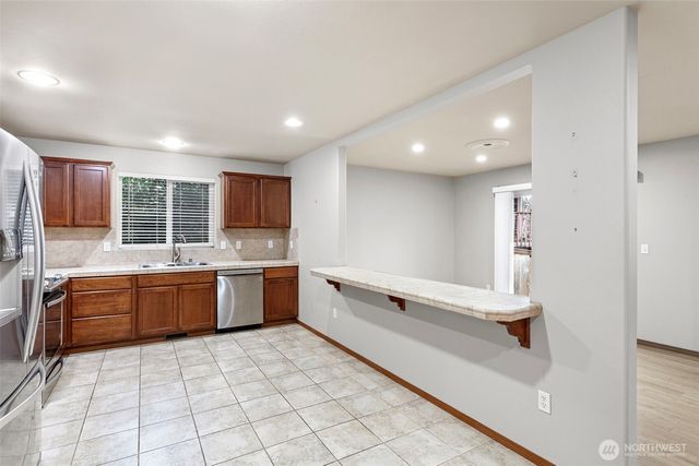 2487 S Flower Avenue, Port Orchard, WA 98366