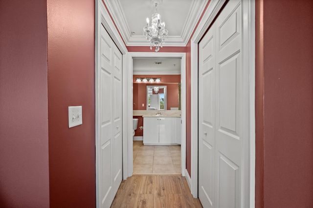 806 E Windward Way 323, Lantana, FL 33462