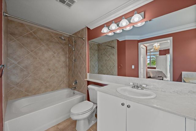 806 E Windward Way 323, Lantana, FL 33462