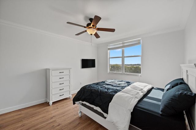 806 E Windward Way 323, Lantana, FL 33462