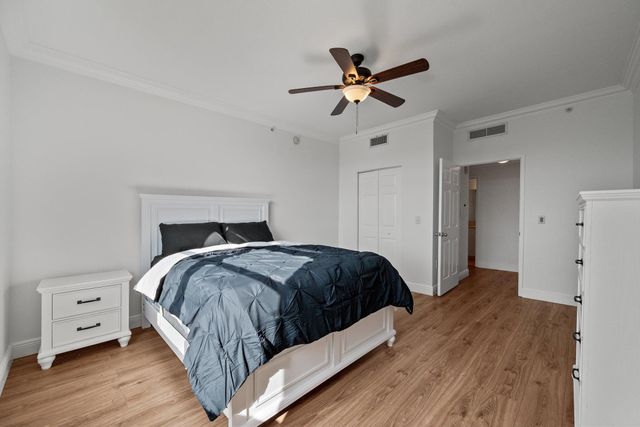 806 E Windward Way 323, Lantana, FL 33462