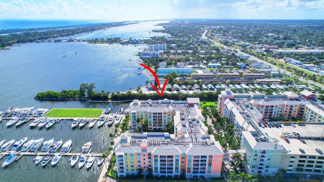 806 E Windward Way 323, Lantana, FL 33462