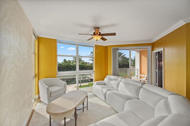 806 E Windward Way 323, Lantana, FL 33462