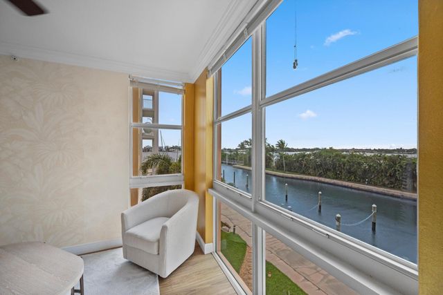 806 E Windward Way 323, Lantana, FL 33462