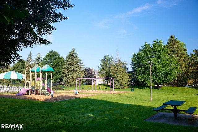 4199 Wincrest Ln, Rochester, MI 48306