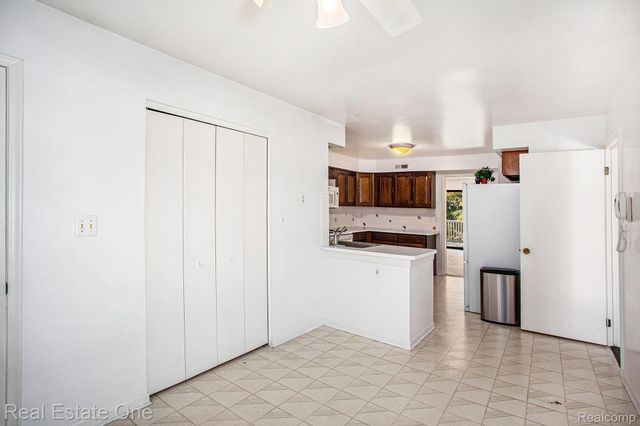 7187 Pebble Park Drive, West Bloomfield Charter Township, MI 48322