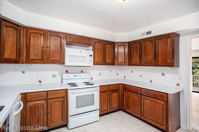 7187 Pebble Park Drive, West Bloomfield Charter Township, MI 48322