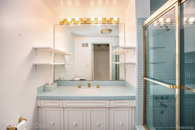 7187 Pebble Park Drive, West Bloomfield Charter Township, MI 48322