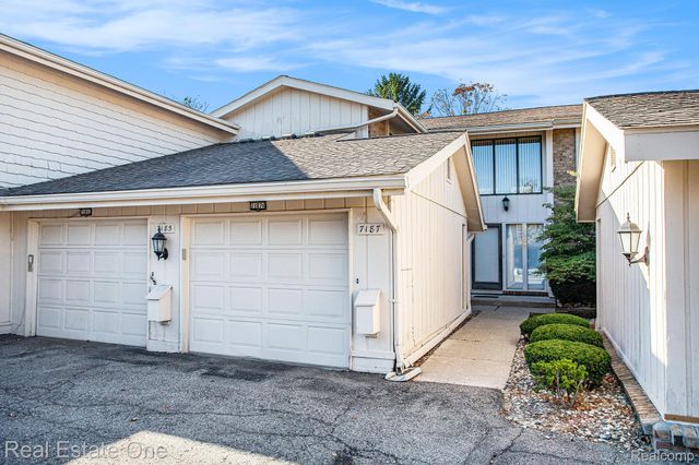 7187 Pebble Park Drive, West Bloomfield Charter Township, MI 48322