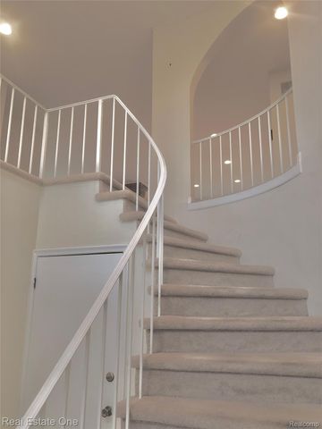 7187 Pebble Park Drive, West Bloomfield Charter Township, MI 48322