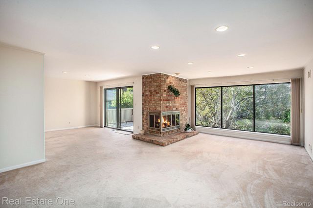 7187 Pebble Park Drive, West Bloomfield Charter Township, MI 48322