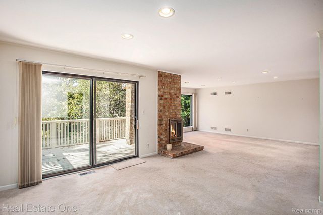 7187 Pebble Park Drive, West Bloomfield Charter Township, MI 48322