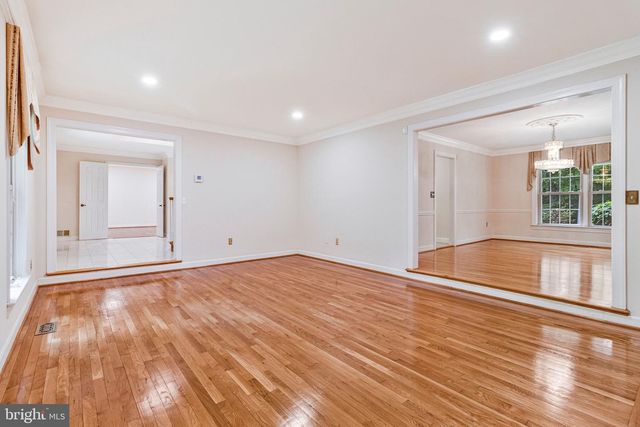 10009 NEW LONDON DR, Potomac, MD 20854