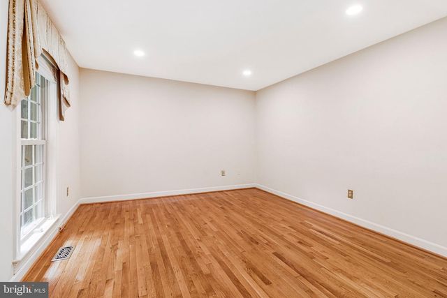 10009 NEW LONDON DR, Potomac, MD 20854