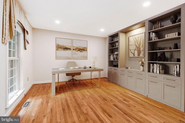 10009 NEW LONDON DR, Potomac, MD 20854