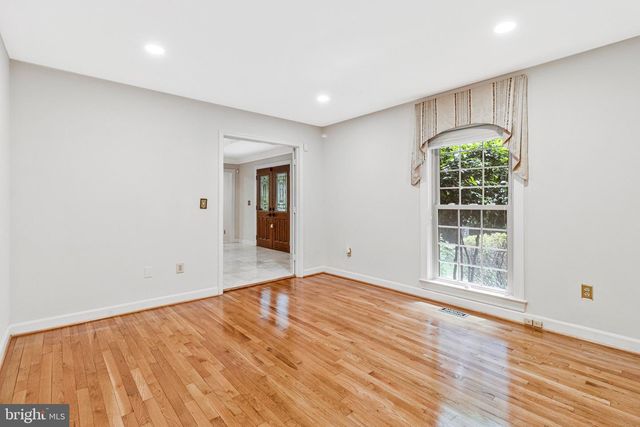 10009 NEW LONDON DR, Potomac, MD 20854