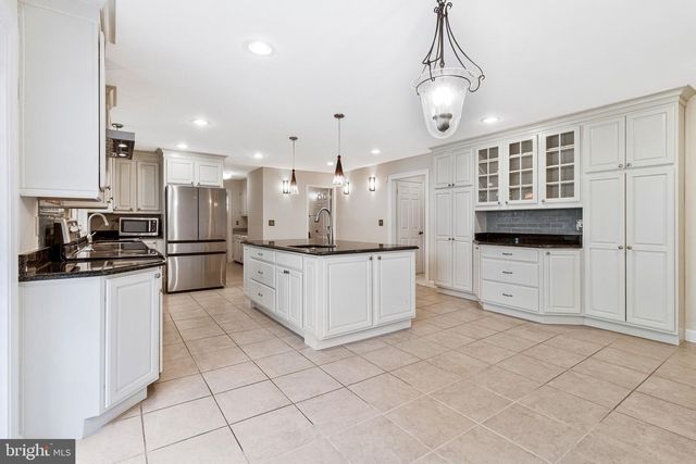 10009 NEW LONDON DR, Potomac, MD 20854