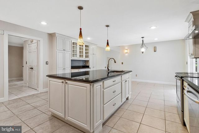 10009 NEW LONDON DR, Potomac, MD 20854