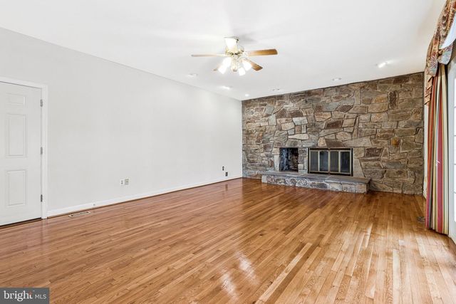 10009 NEW LONDON DR, Potomac, MD 20854
