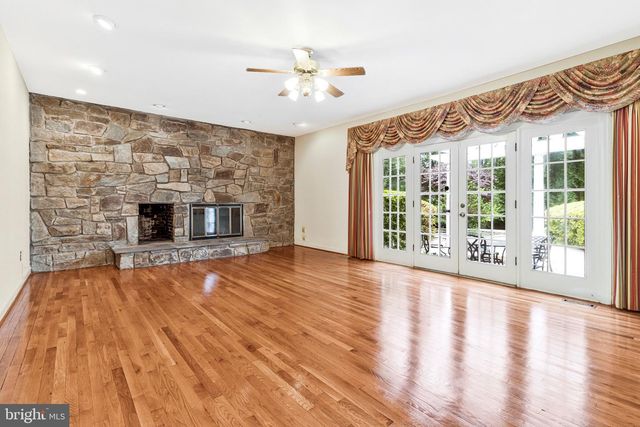 10009 NEW LONDON DR, Potomac, MD 20854