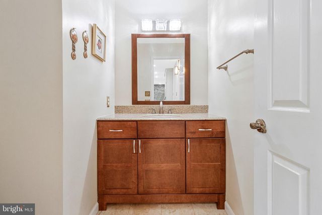 10009 NEW LONDON DR, Potomac, MD 20854