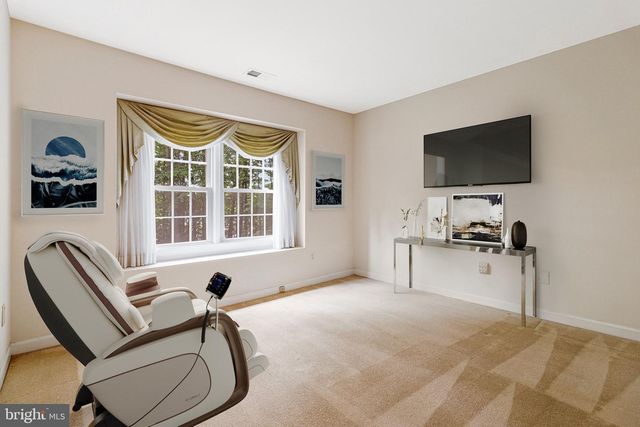10009 NEW LONDON DR, Potomac, MD 20854