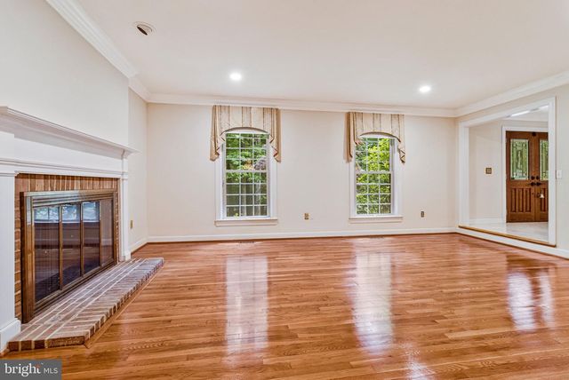 10009 NEW LONDON DR, Potomac, MD 20854