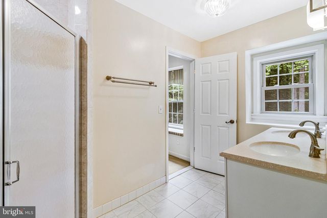 10009 NEW LONDON DR, Potomac, MD 20854