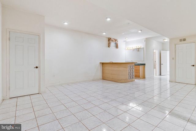 10009 NEW LONDON DR, Potomac, MD 20854