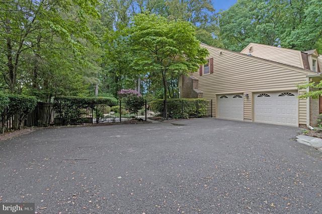 10009 NEW LONDON DR, Potomac, MD 20854