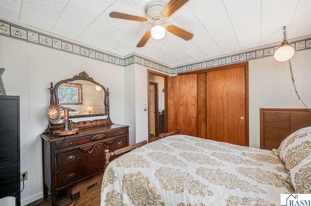 48050 Old River Bluff Road, St. Peter, MN 56082