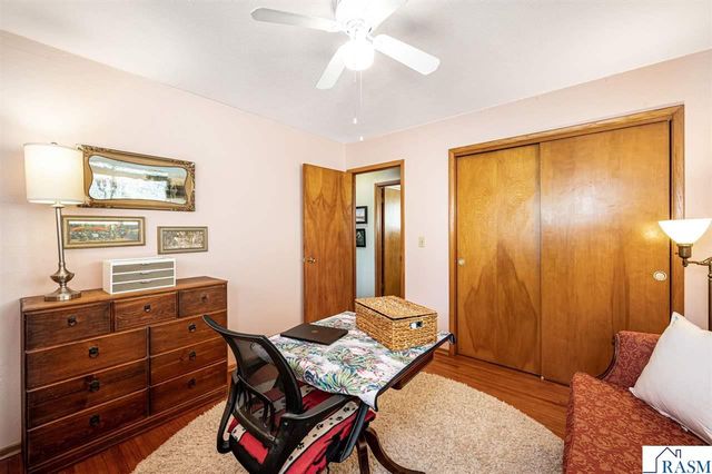 48050 Old River Bluff Road, St. Peter, MN 56082