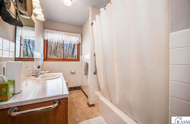 48050 Old River Bluff Road, St. Peter, MN 56082