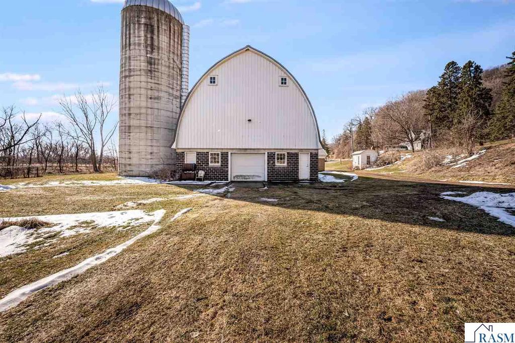 48050 Old River Bluff Road, St. Peter, MN 56082