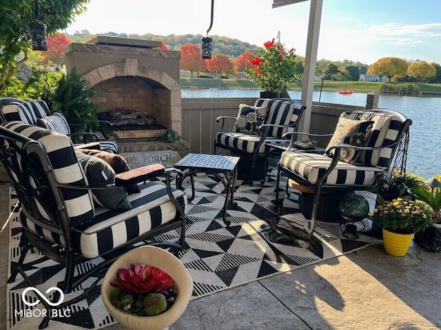 7386 Lake Lakota Place, Indianapolis, IN 46217