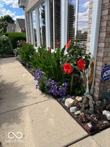 7386 Lake Lakota Place, Indianapolis, IN 46217