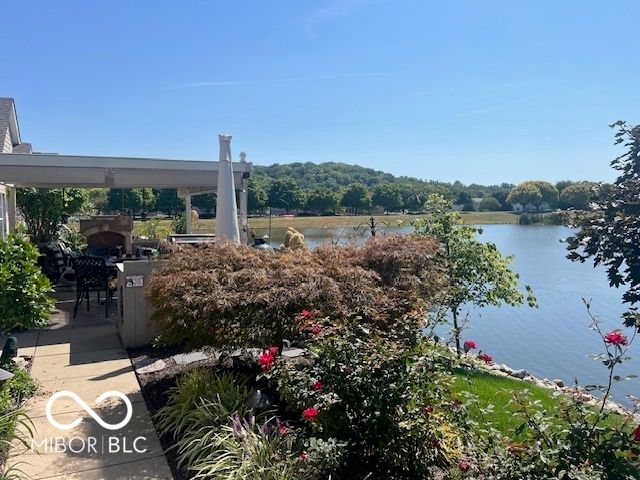 7386 Lake Lakota Place, Indianapolis, IN 46217