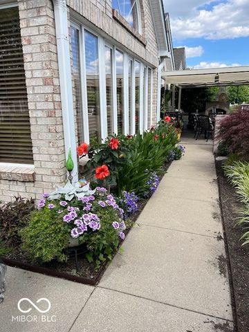 7386 Lake Lakota Place, Indianapolis, IN 46217