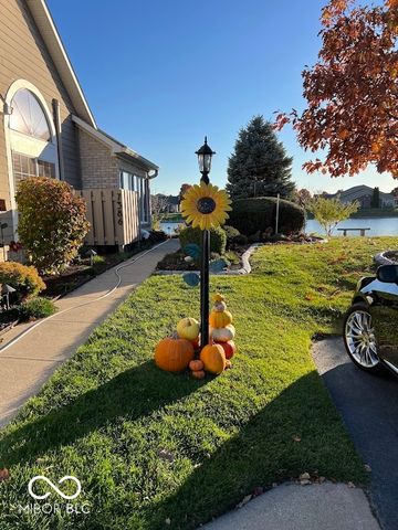 7386 Lake Lakota Place, Indianapolis, IN 46217