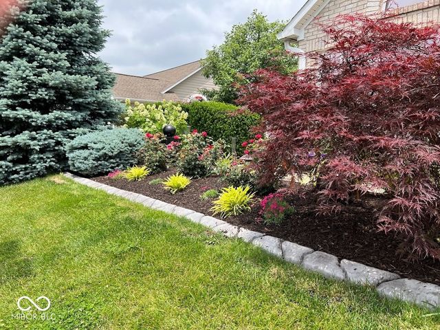 7386 Lake Lakota Place, Indianapolis, IN 46217